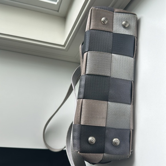 Harvey’s Seatbelt brown shoulder bag - Picture 3 of 15